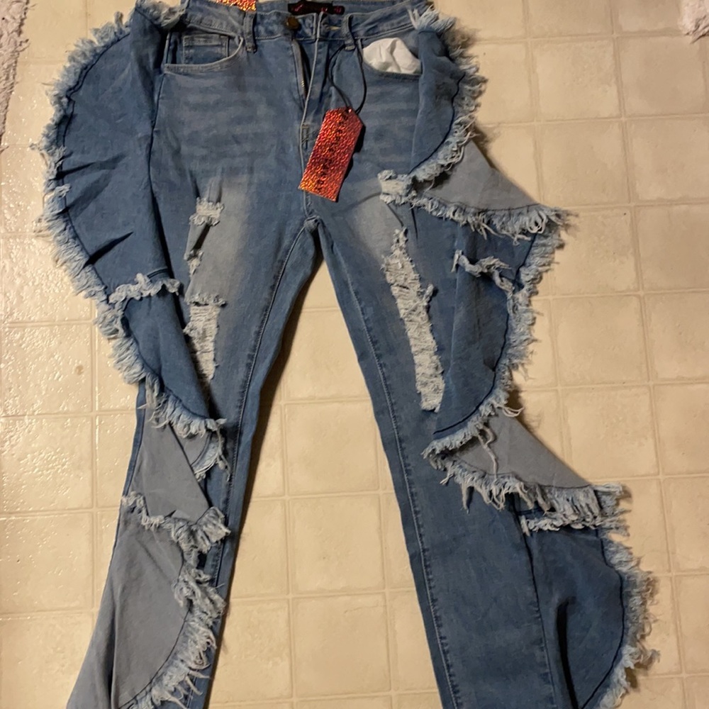🔥 Designer Ruffled Jeans. NWT 🔥 ❤️ - Picture 2 of 3